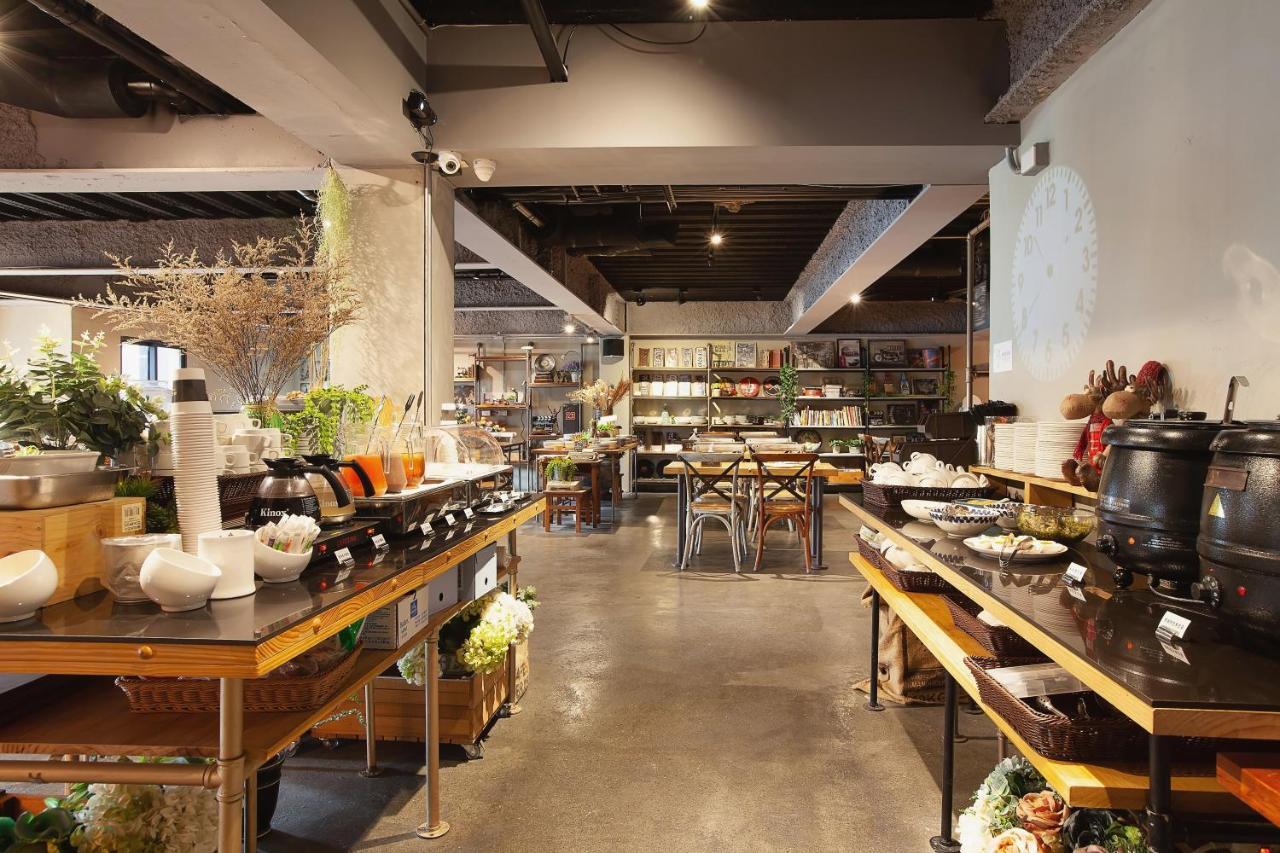 Tourism Inn Tainan Bagian luar foto