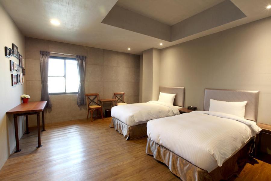 Tourism Inn Tainan Bagian luar foto