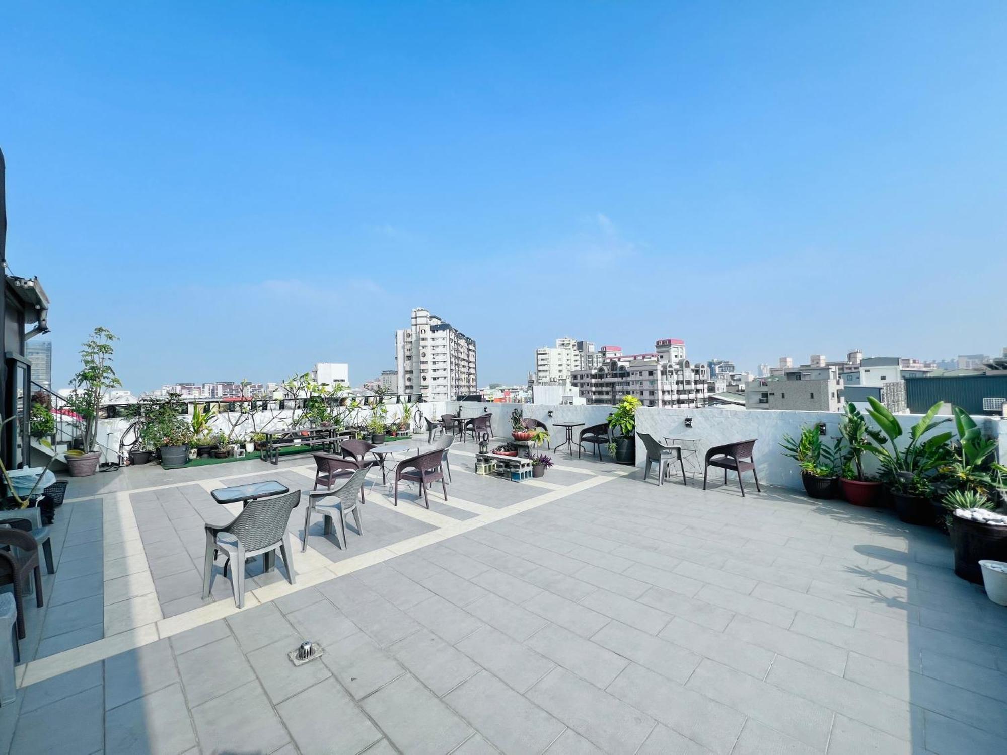 Tourism Inn Tainan Bagian luar foto