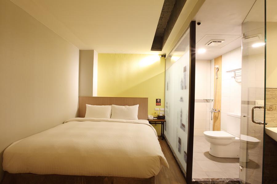 Tourism Inn Tainan Bagian luar foto