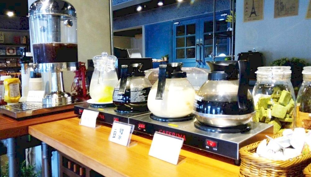 Tourism Inn Tainan Bagian luar foto