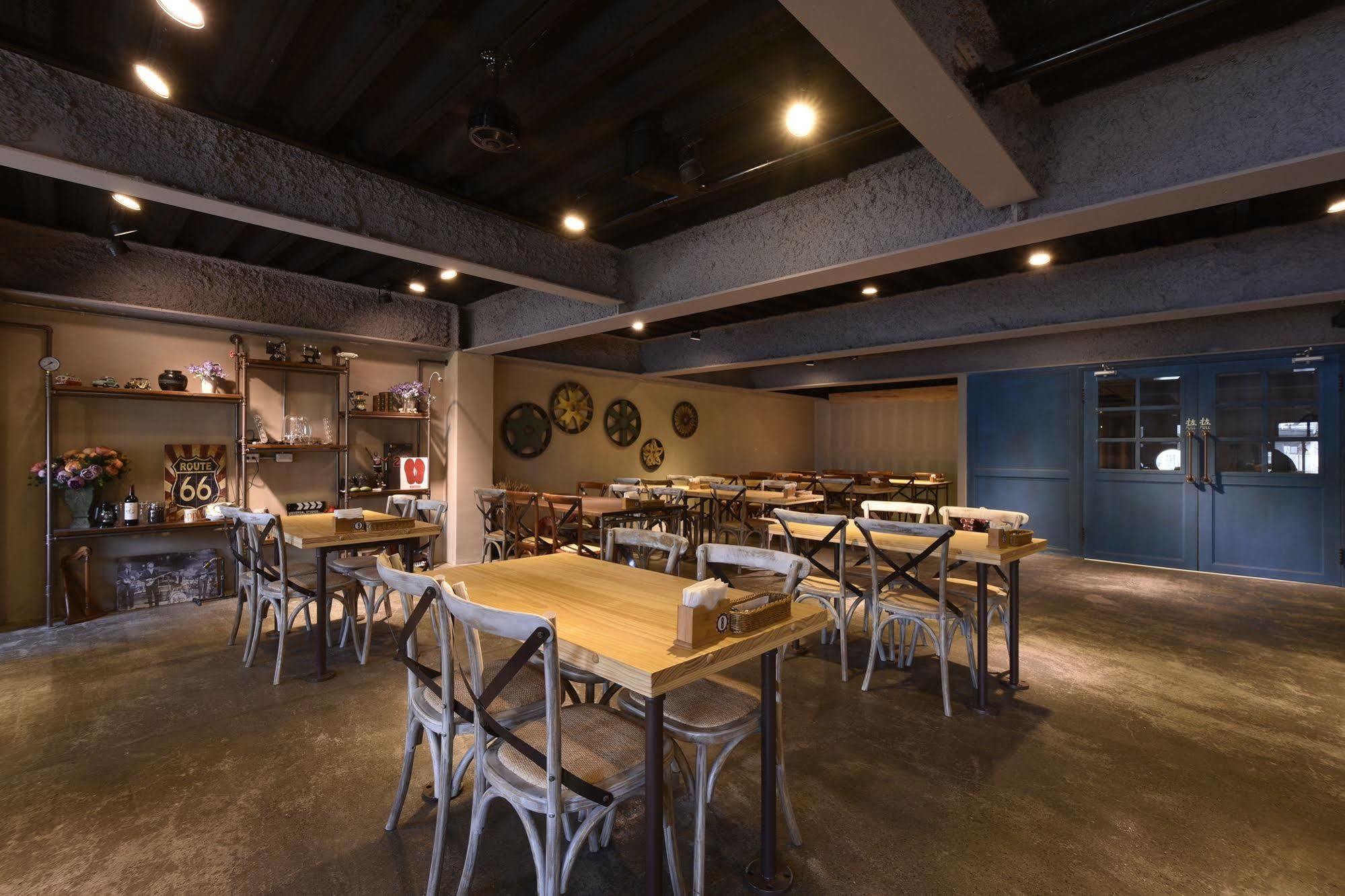 Tourism Inn Tainan Bagian luar foto