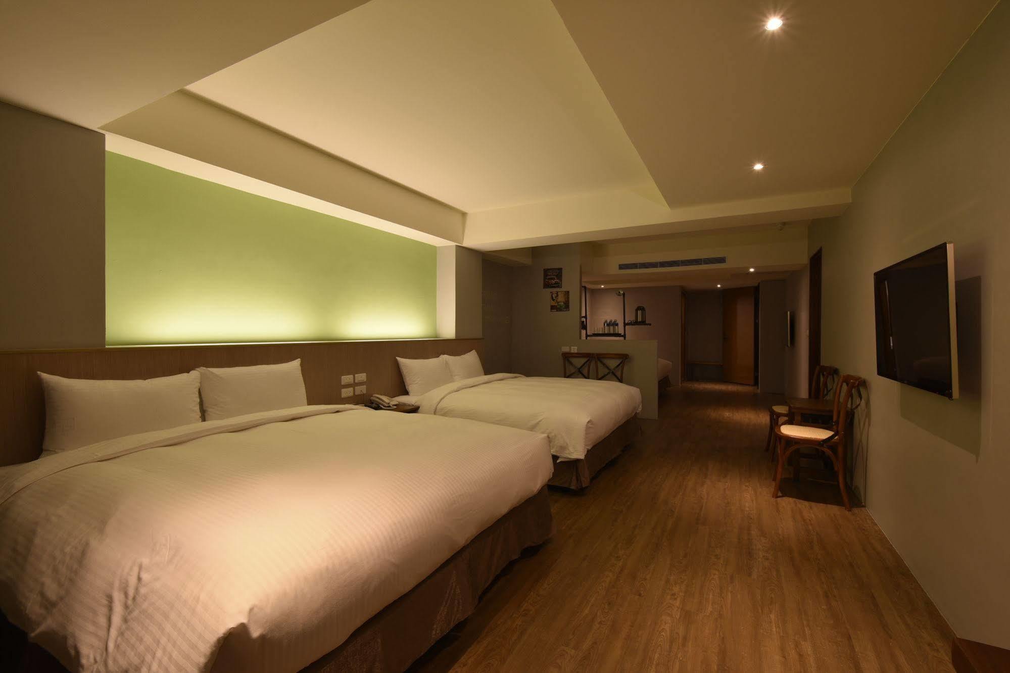 Tourism Inn Tainan Bagian luar foto