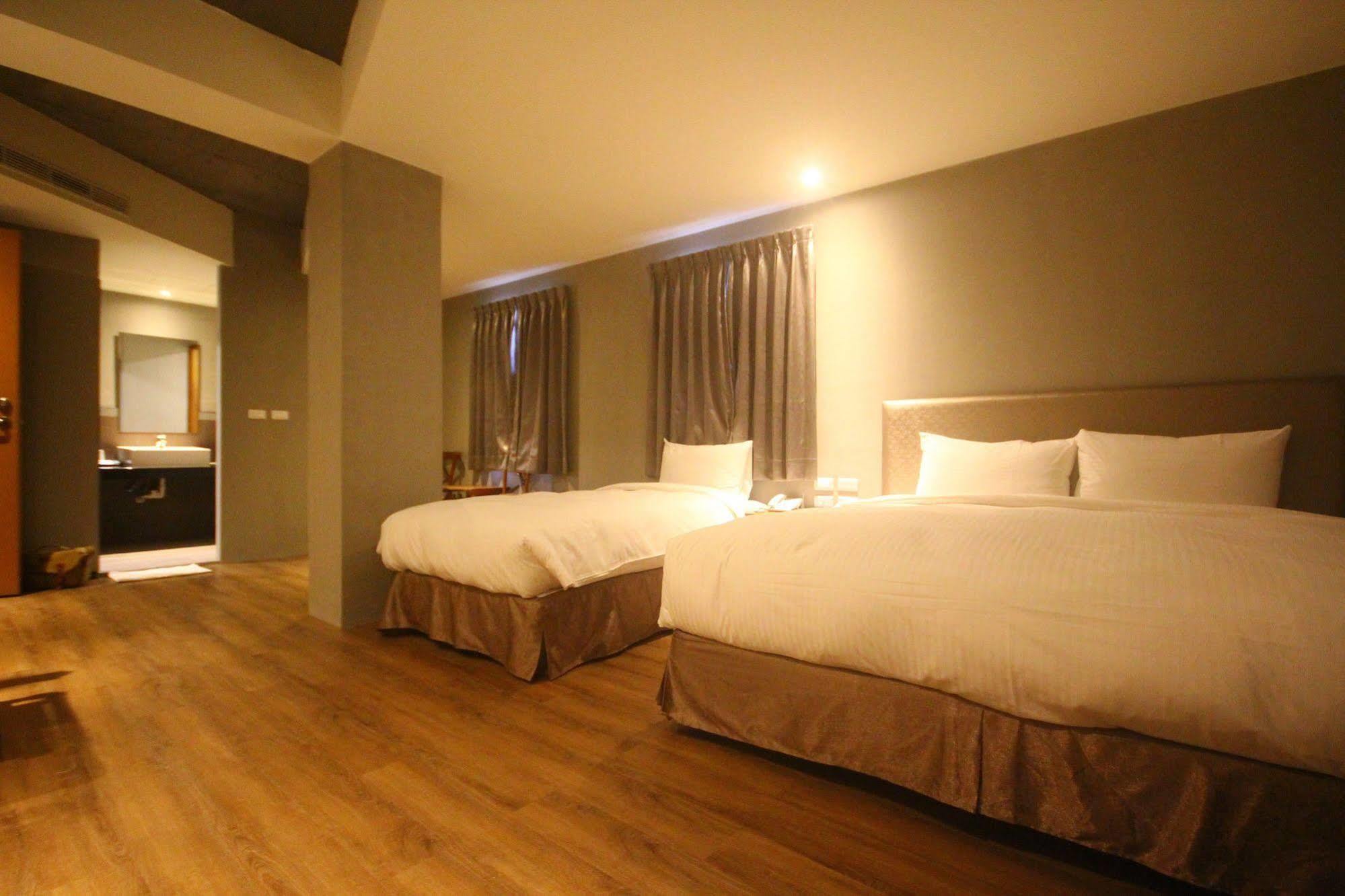 Tourism Inn Tainan Bagian luar foto