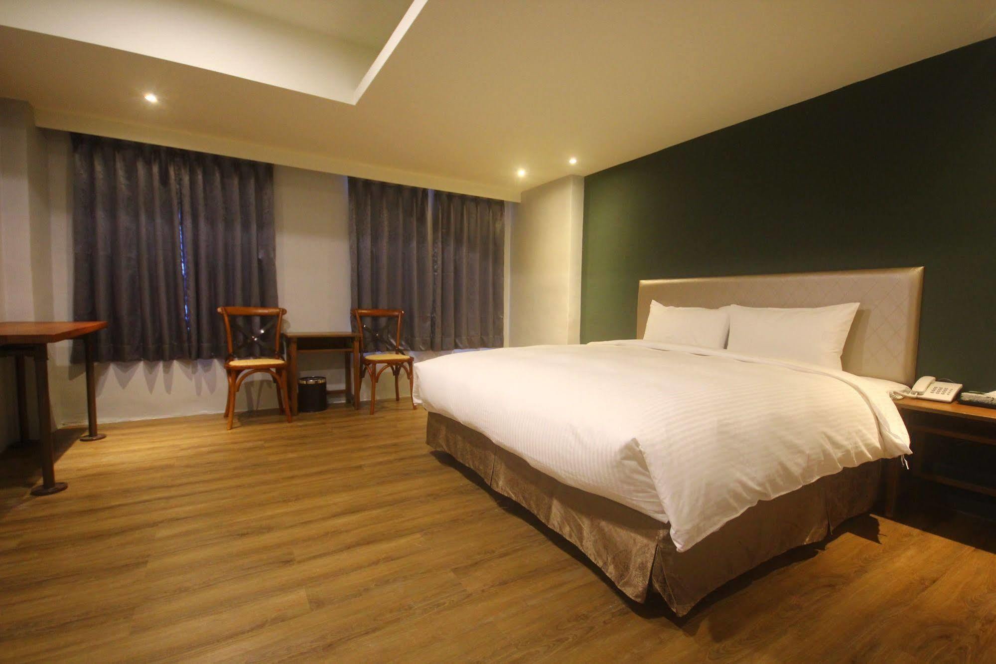 Tourism Inn Tainan Bagian luar foto